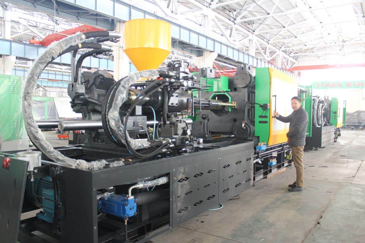 How to operate vertical and horizontal injection molding machines