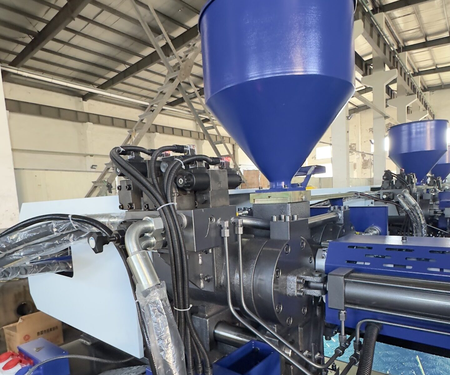 Brief analysis of auxiliary equipment of plastic extruder