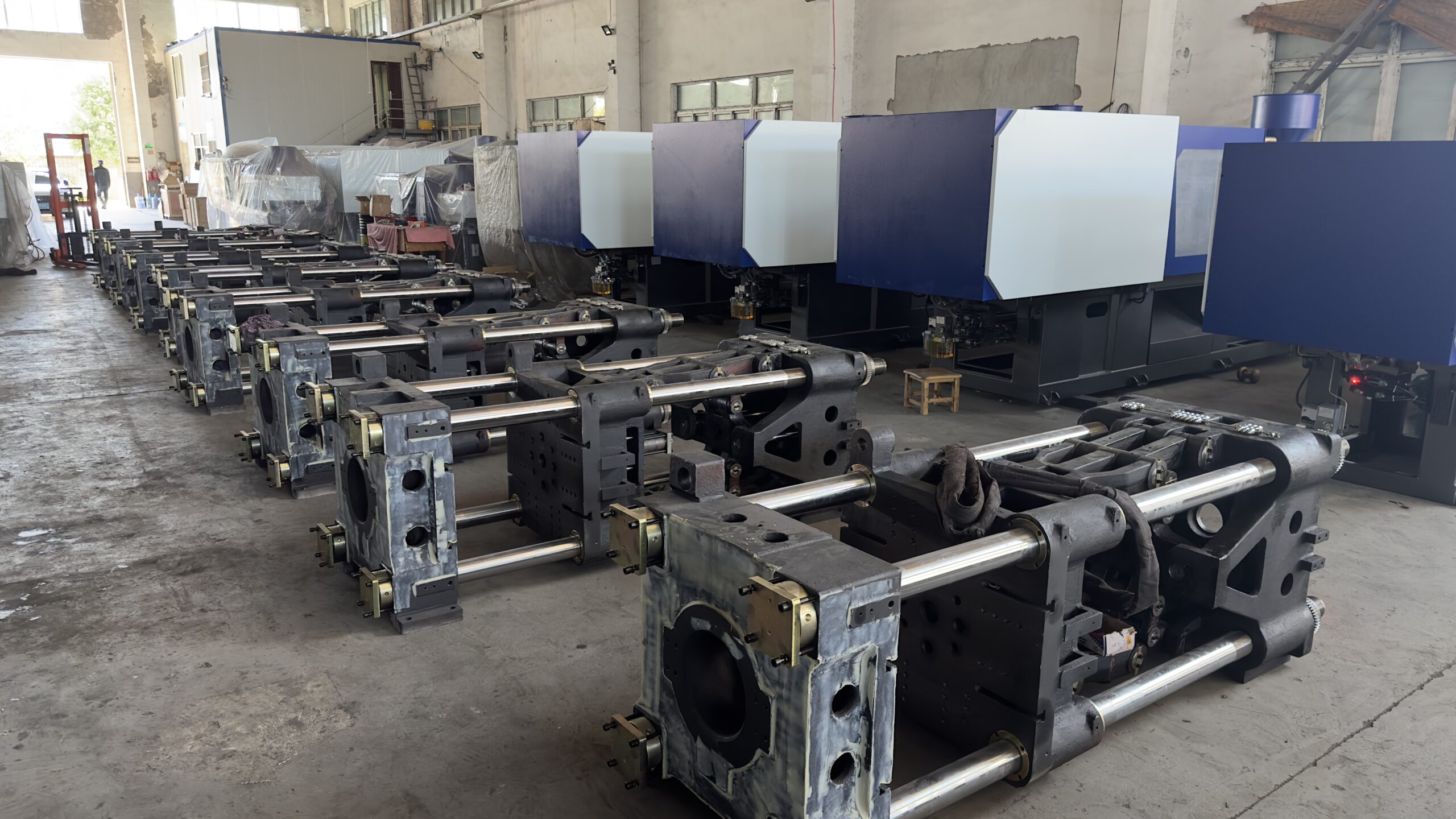 injection molding machine of structure:work, advantages (compared with other ones）