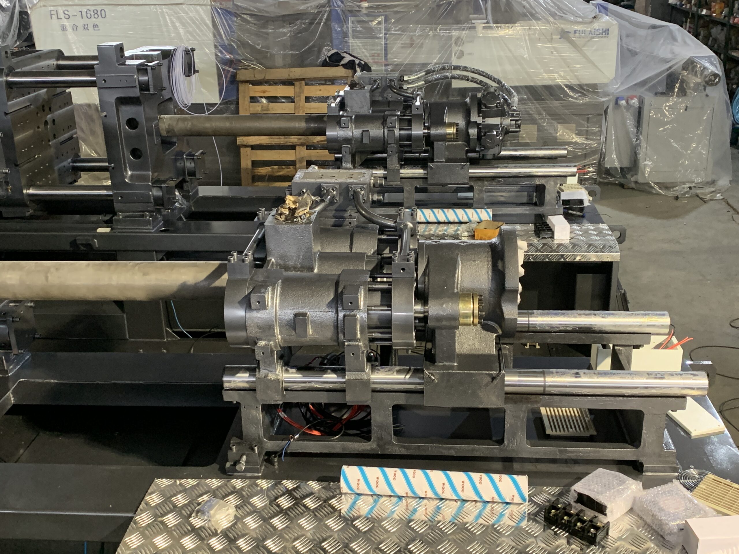 What is the new technology of injection machines?