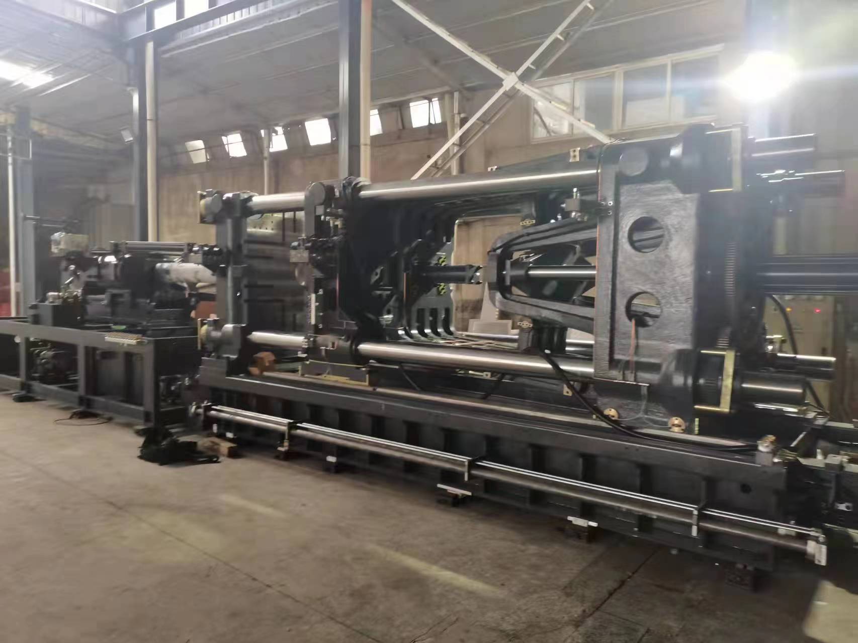 Two-plate and Three-plate Injection Molding Machines Performance Difference Analysis